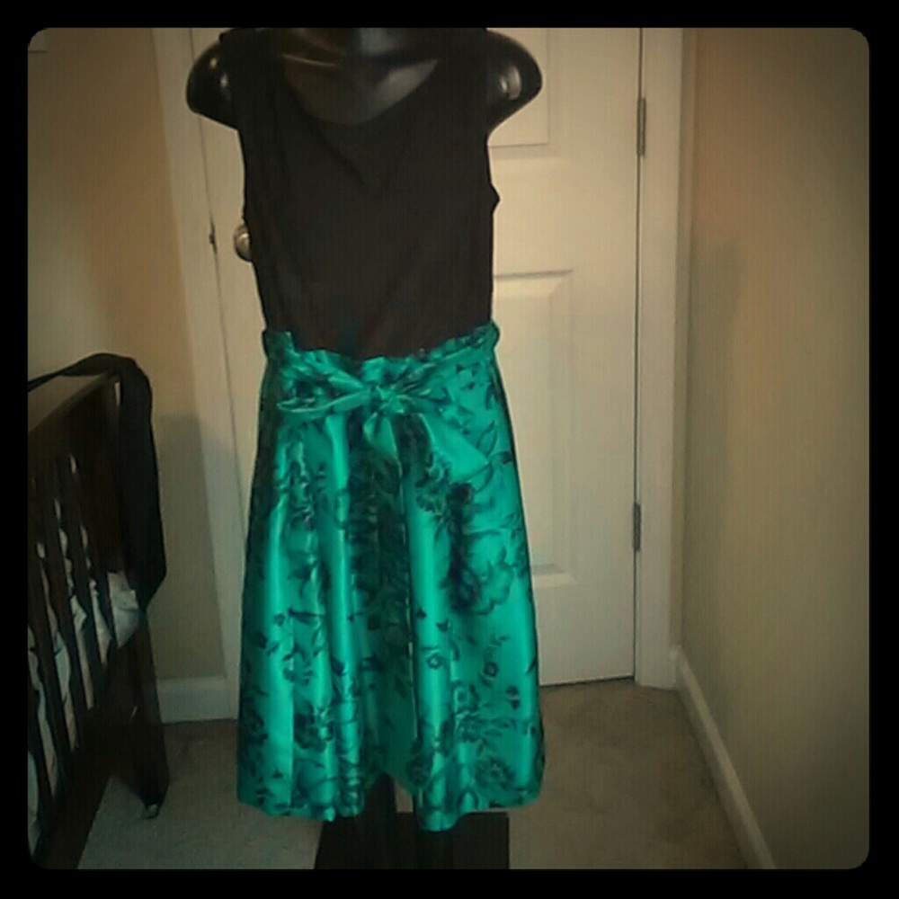 Super cute dress with side pockets